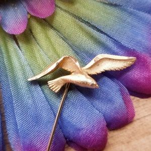 Vintage Monet sea gull stick pin gold tone bird lapel brooch ocean coastal